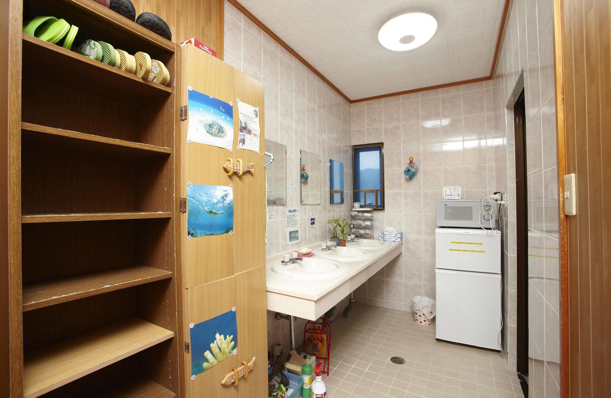 Minshuku Yadokari Hotell Zamami Exteriör bild