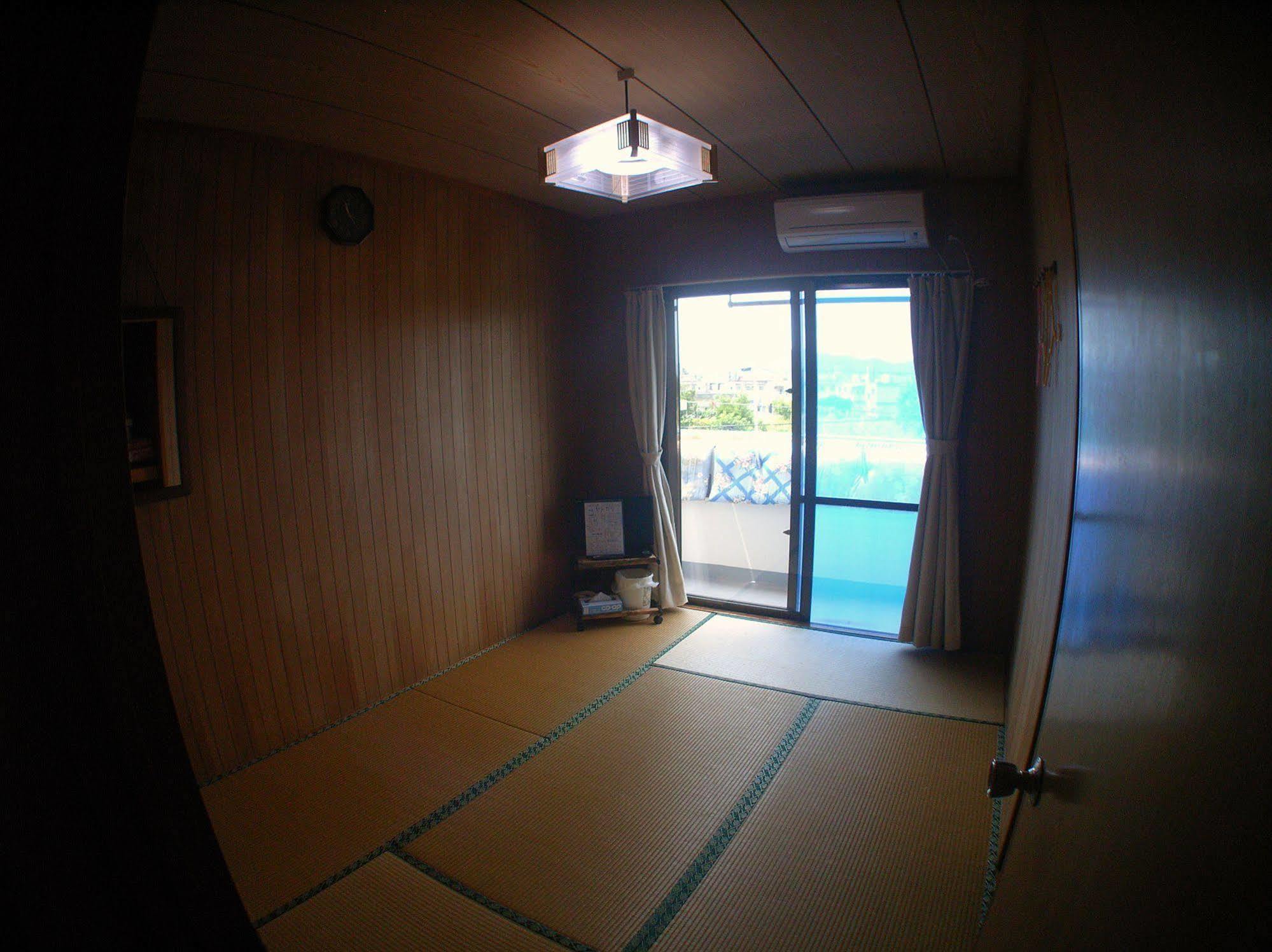 Minshuku Yadokari Hotell Zamami Exteriör bild