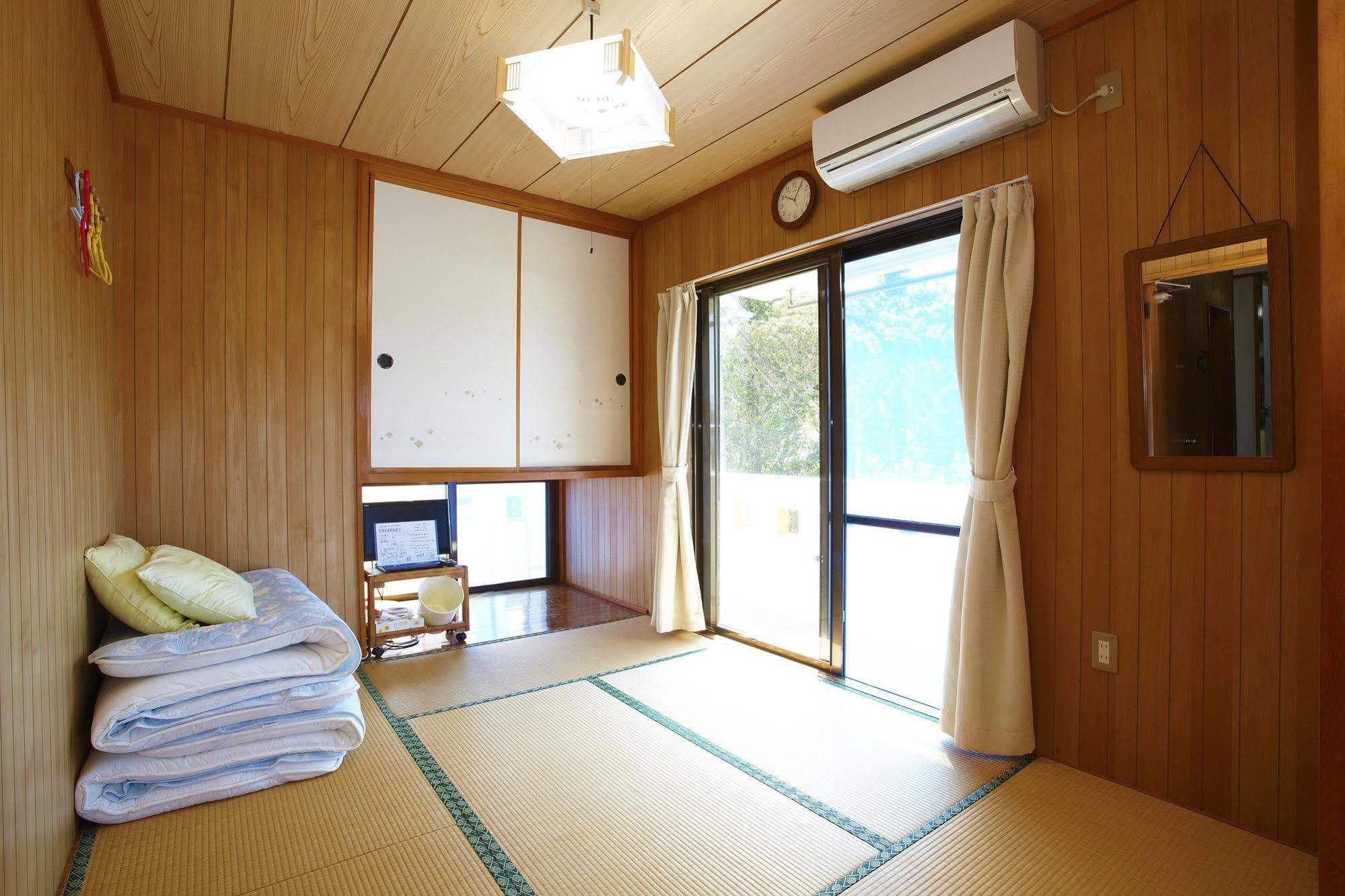 Minshuku Yadokari Hotell Zamami Exteriör bild