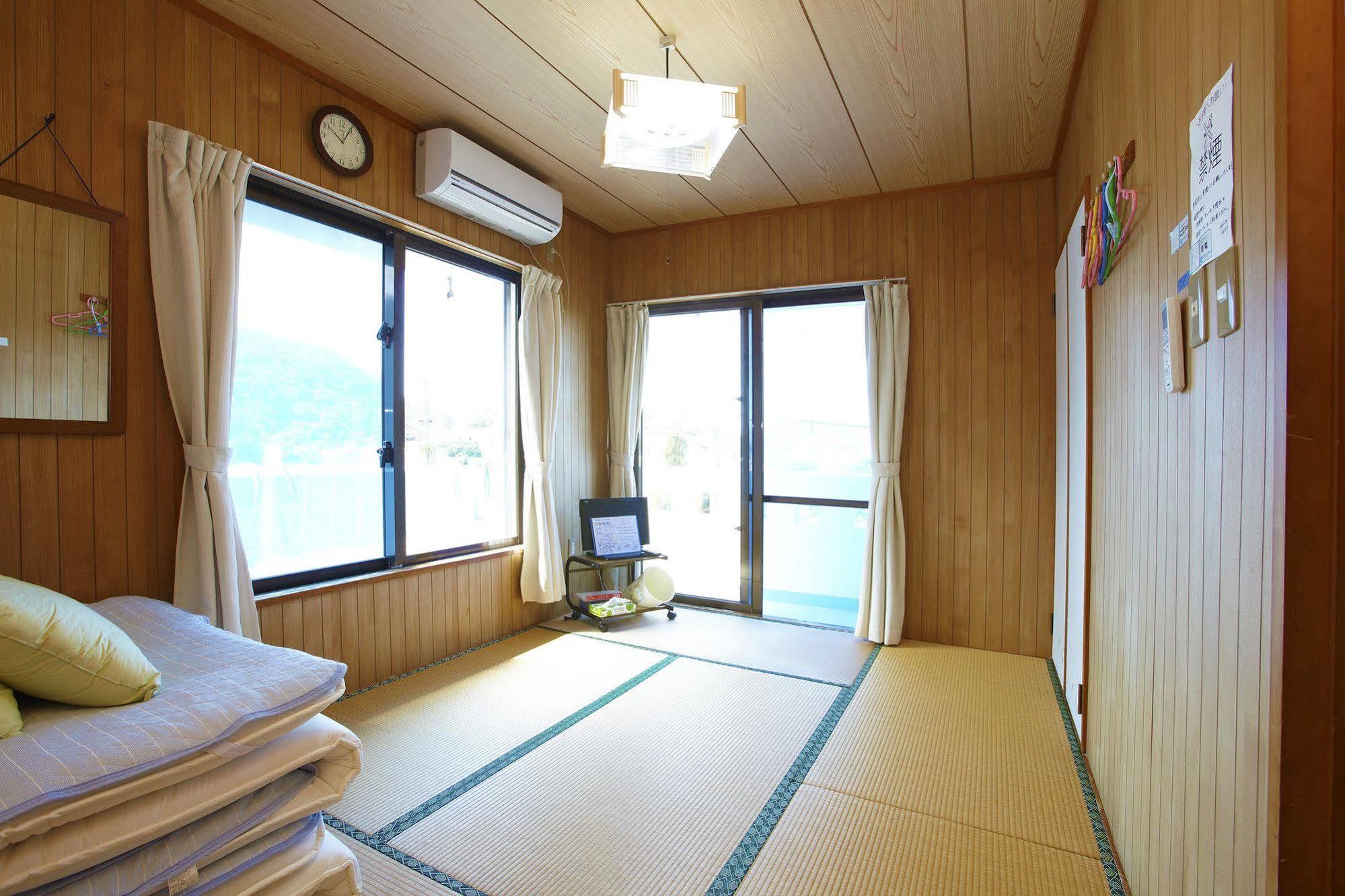 Minshuku Yadokari Hotell Zamami Exteriör bild
